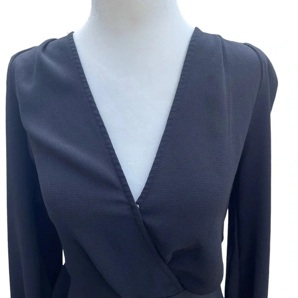 Lulus v-neck peplum black blouse top. Elastic sleeve cuffs, button at bust. - Picture 3 of 5